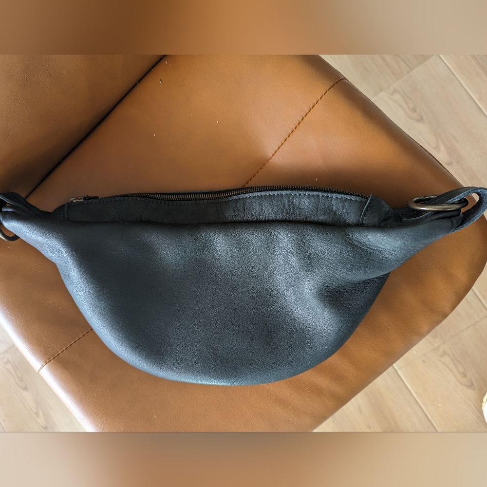 Laurel dasso black leather sling
